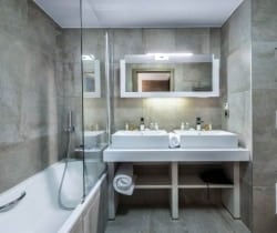 Apartment Royce-Bathroom