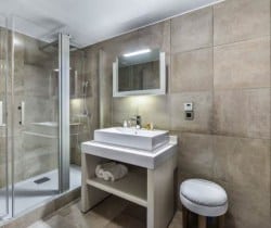 Apartment Royce-Bathroom