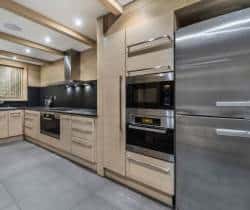 Chalet-Sermisy-Kitchen