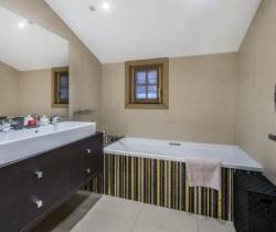 Chalet-Sermisy-Bathroom