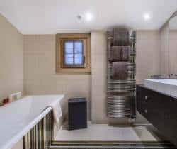 Chalet-Sermisy-Bathroom