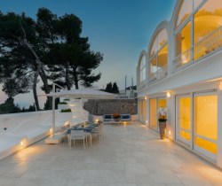 Villa-Bouganville-Al-fresco-dining-area