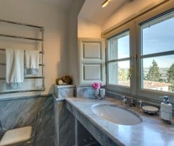 Villa-Ramole-Bathroom