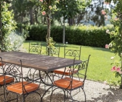 Villa-Ramole-Al-fresco-dining-area