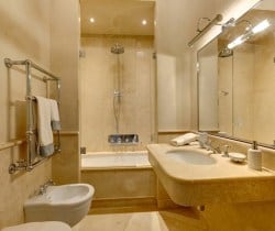 Villa-Ramole-Bathroom