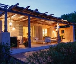 Villa-Bonita-Outdoor-chill-out-area-by-night