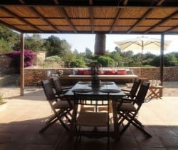 Villa Totem-Al fresco dining area