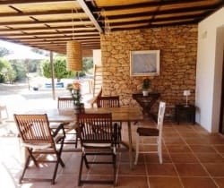 Villa Totem-Al fresco dining area