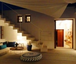 Villa Totem-Entrance hall