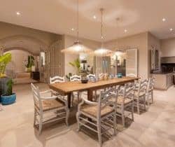 Villa-Hibiscus-Al-fresco-dining-area-by-night