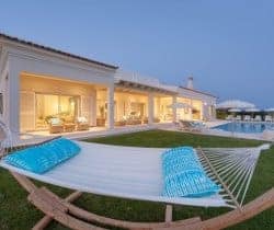 Villa-Hibiscus-Exteriors-by-night