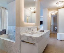 18Villa-Bernstein-Bathroom