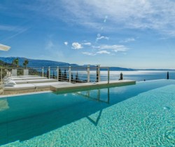 24Villa-Rossini-Swimming-pool