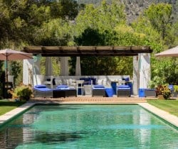 Villa Alma-Pool entertainment area