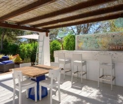 Villa Alma-Pool entertainment area