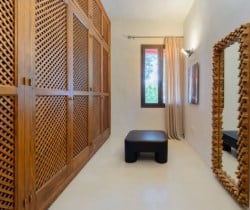 Villa Alma-Master suite dressing room