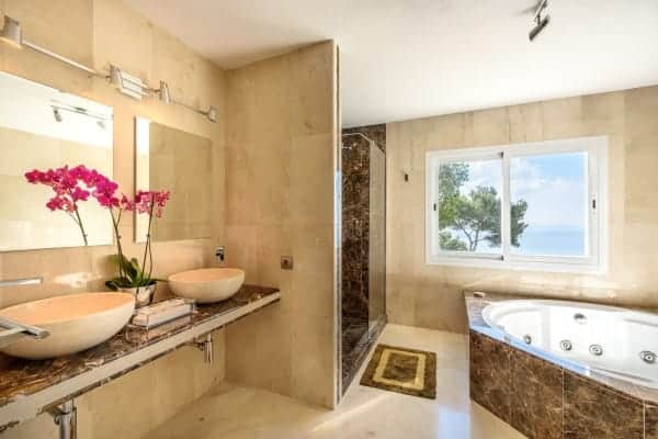 Villa Alva-Bathroom