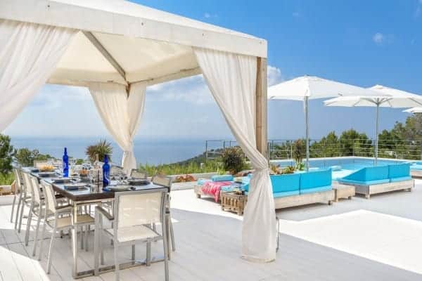 Villa Alva-Al_fresco_dining_pool_area