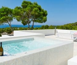 Villa-Kanya-Rooftop-heated-jacuzzi