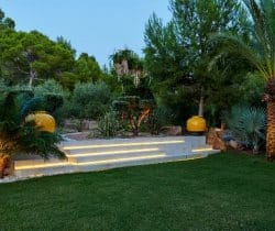 Villa-Kanya-Garden-by-sunset
