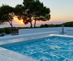 Villa-Kanya-Rooftop-jacuzzi-by-sunset