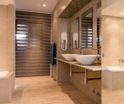 Villa Luna-Bathroom
