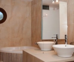 Villa Luna-Bathroom