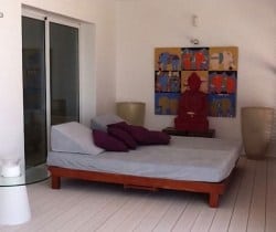 Villa Naoura: Outdoor chill out area