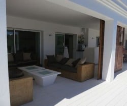 Villa Naoura: Outdoor chill out area