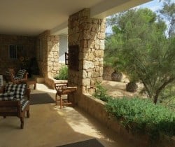 Villa Naoura: Outdoor chill out area