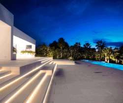 Villa Violeta-Exterior by night