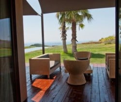 Villa Yorokobu: Outdoor chill out area