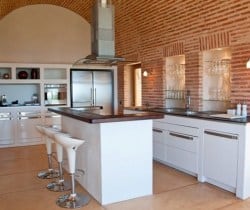 Villa Yorokobu: Kitchen