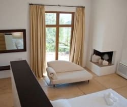 Villa Yorokobu: Fireplace