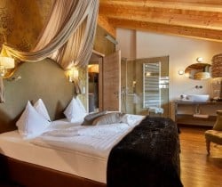 Chalet Morisa-Top floor bedroom