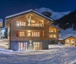 Chalet-Balen-Exterior-by-night