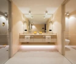 Chalet-Apartment-Rosen-Bathroom