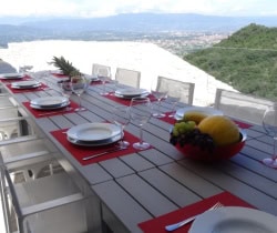 Villa-Aquila-Al-fresco-dining-area