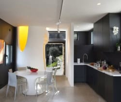 Villa-Aquila-Dining-area-and-kitchen