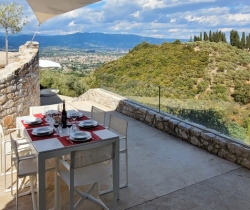 Villa-Aquila-Al-fresco-dining-area