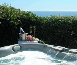 Villa Moonstone: Outdoor Jacuzzi