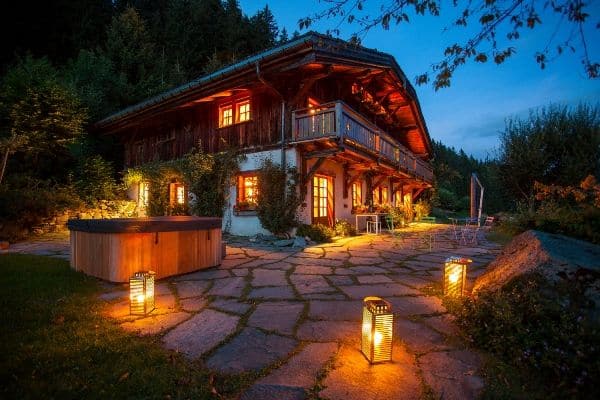 Chalet Amber: Night view