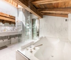 Chalet-Mystique-Bathroom