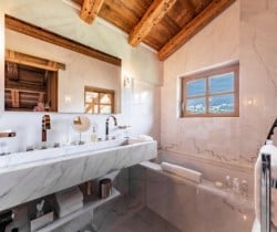 Chalet-Mystique-Bathroom