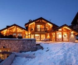 Chalet Tristan-Exterior by night