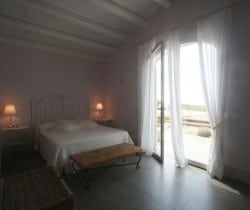 Villa Plumbago - Double Bedroom 1b