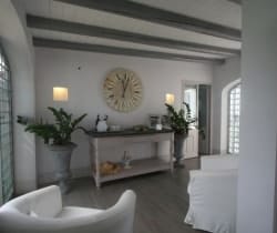 Villa Plumbago - Entrance hall