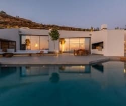 Villa-Infinity-Swimming-pool-by-night