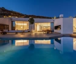 Villa-Infinity-Swimming-pool-by-night