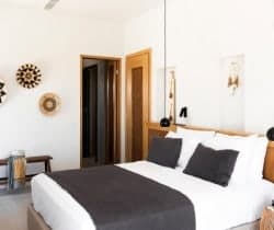 Villa-Waterfall-Master-bedroom